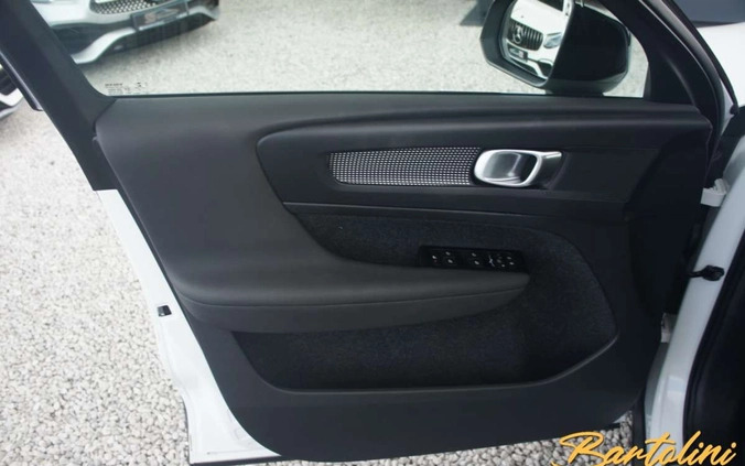 Volvo XC 40 cena 135900 przebieg: 60137, rok produkcji 2021 z Nowy Targ małe 232